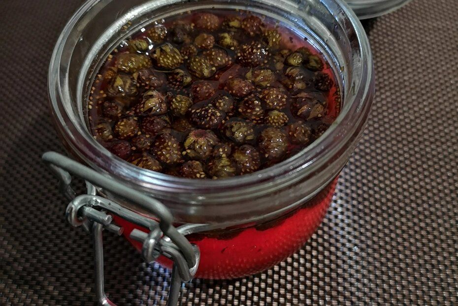 Наслаждайтесь вкусом лета: как приготовить земляничное варенье