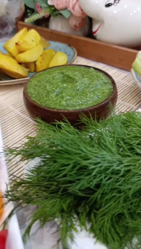Зелёный соус, который разнообразит ваши блюда
