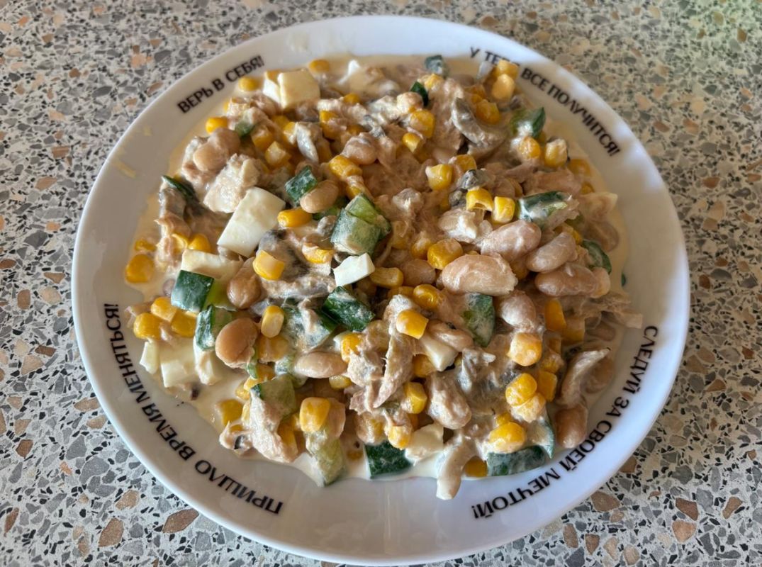 Салат с тунцом и фасолью: просто, вкусно и полезно