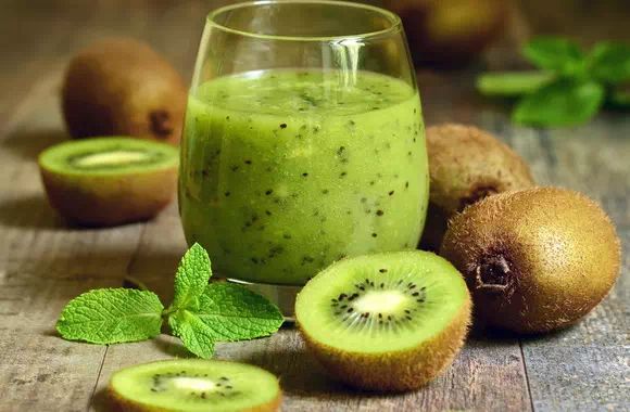 Смузи с яблоком, киви и бананом: заряд энергии и витаминов на весь день