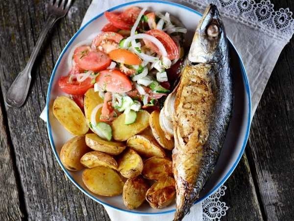 Скумбрия с картошкой в фольге в духовке — простое и сытное блюдо