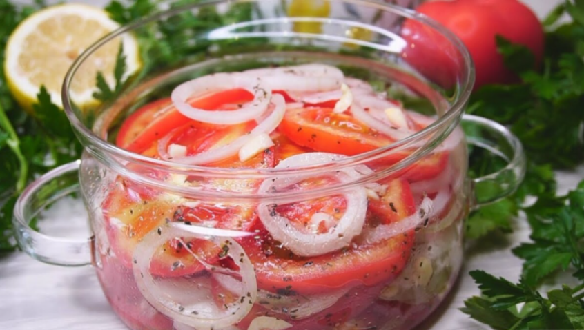 Вкусные помидоры: простой рецепт закуски, который стал семейной классикой