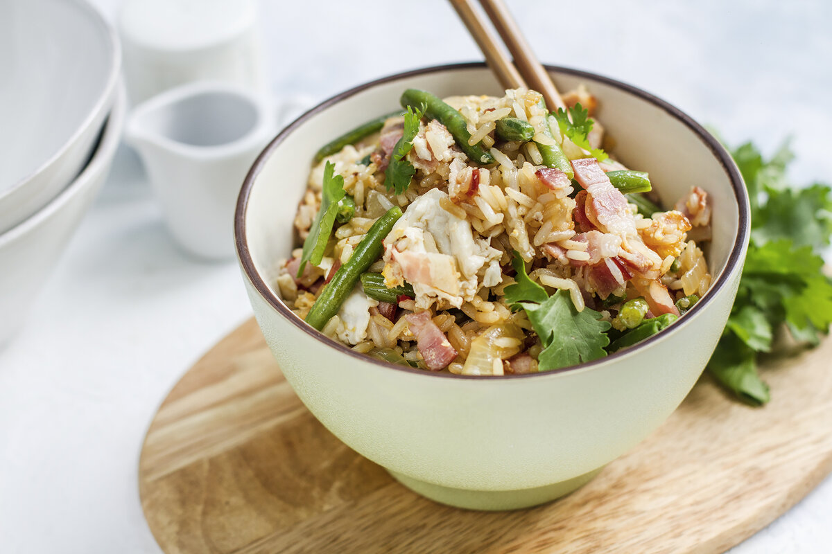 Неповторимый Чаофань: жареный рис с беконом и фасолью по-китайски