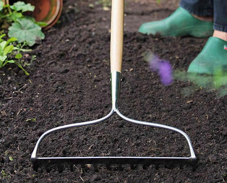 Как успешно провести подзимний посев газона