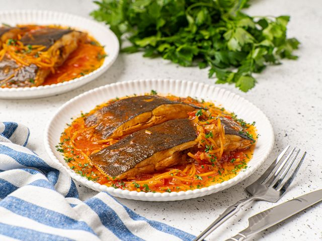 Камбала в томатном соусе: морская симфония на вашем столе