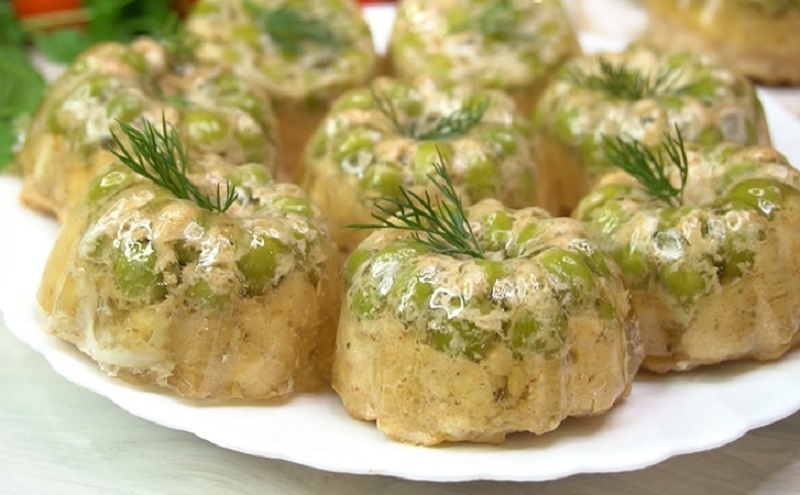 Порционный холодец: необычная закуска с современным акцентом