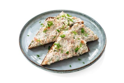 Нежный риет из форели с хрустящей редиской