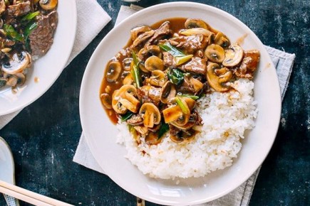 Говядина с грибами по-китайски: простое и вкусное блюдо для домашнего ужина