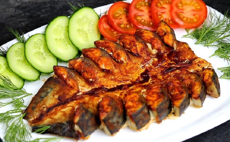 Секреты праздничной скумбрии: как бюджетная рыба становится звездой новогоднего стола