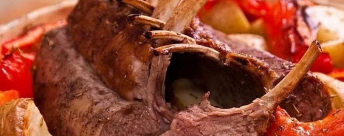 Как приготовить корейку молодого ягненка с овощами в духовке по рецепту шеф-повара