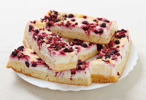 Творожный пирог со смородиной: вкус, который нравится всем