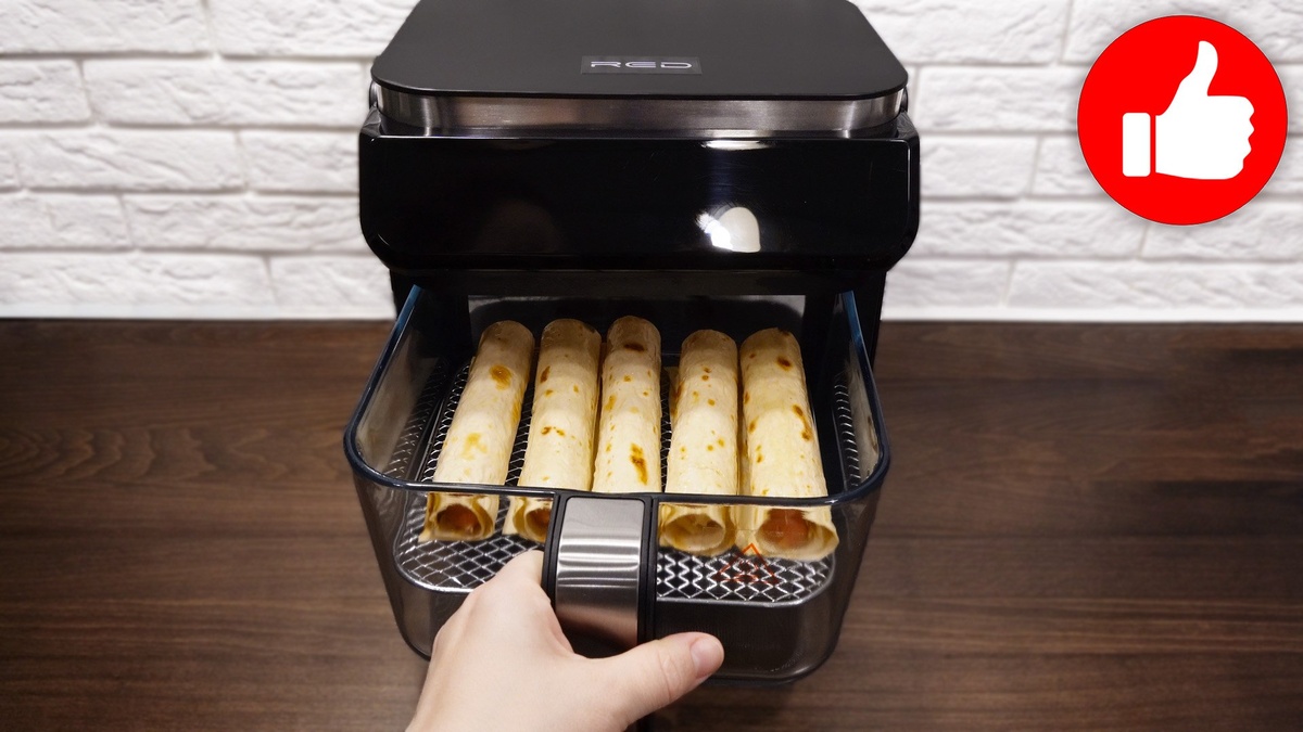 Ароматные сосиски в тесте: быстро и вкусно в аэрогриле