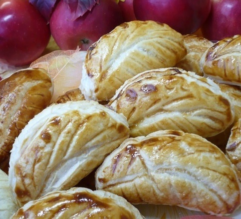 Слойки «Осенние листья» с яблочным муссом