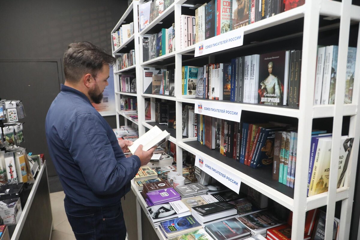 В России сняли с продажи роман Владимира Сорокина