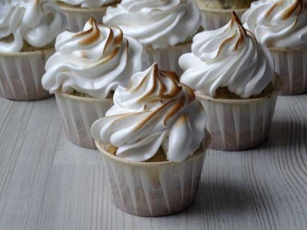 Неповторимые капкейки с лимонным курдом и маком