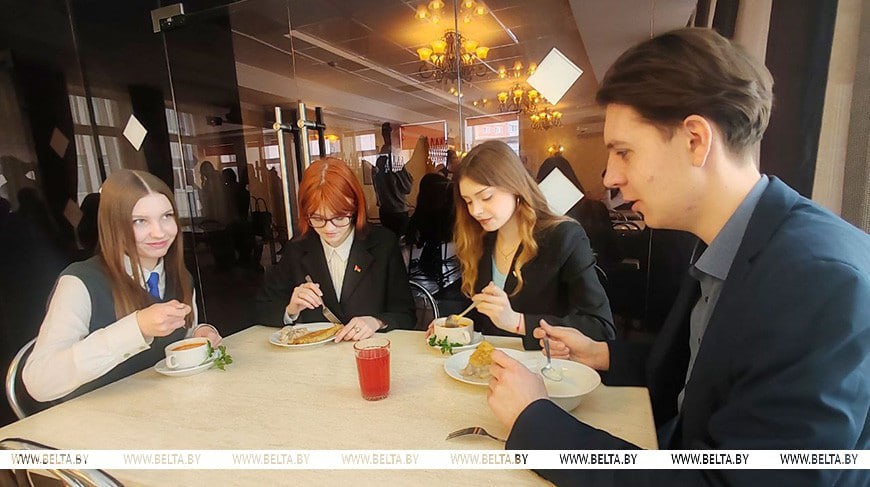 Национальные обеды в ВГУ: студенты погружаются в белорусскую культуру