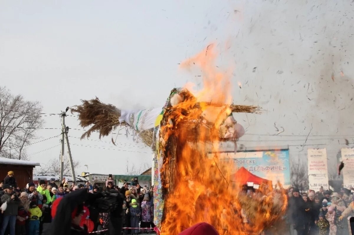 Как хабаровчане весело провели масленицу с блинами и конкурсами