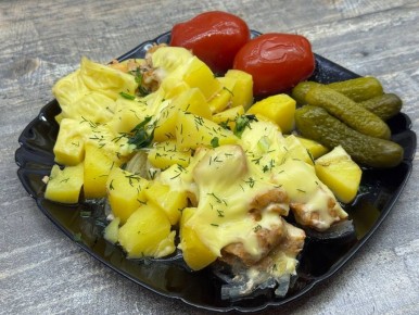 Удобный рецепт свинины с картошкой и сыром для домашнего ужина