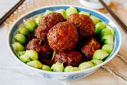 Новый взгляд на классические львиные головы