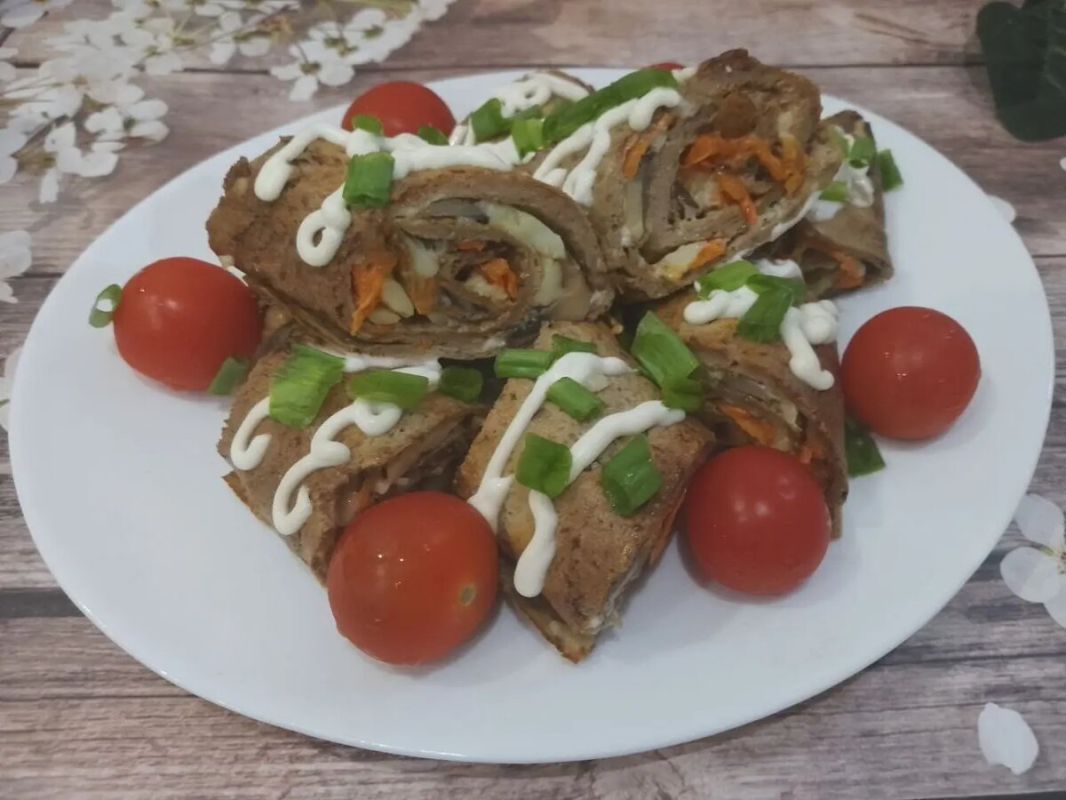 Нежные блины из печени с ароматной грибной начинкой