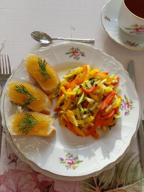Тушёный кабачок с перцами: быстро и вкусно