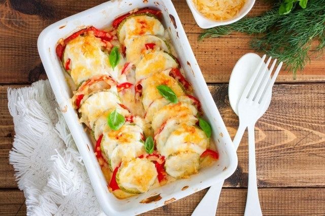 Приготовление кабачков с помидорами и сыром